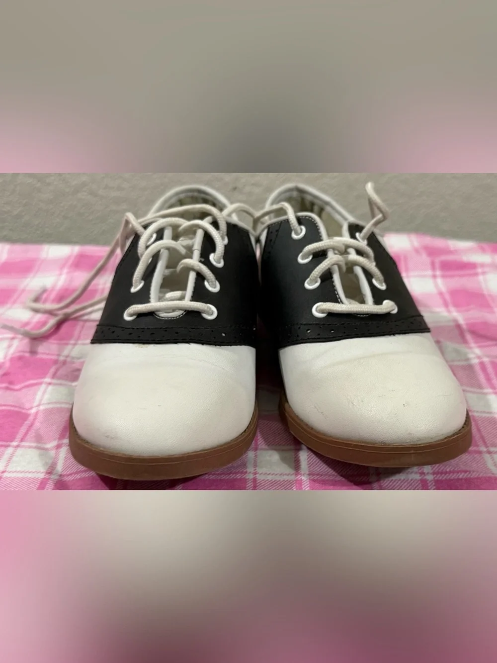 Predictions Two-Tone Saddle Lace-Up Shoes in White and Black